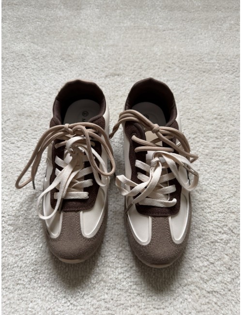 Baskets marrons et blanches double lacets