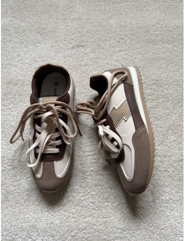 Baskets marrons et blanches double lacets