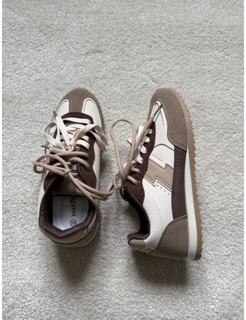 Baskets marrons et blanches double lacets