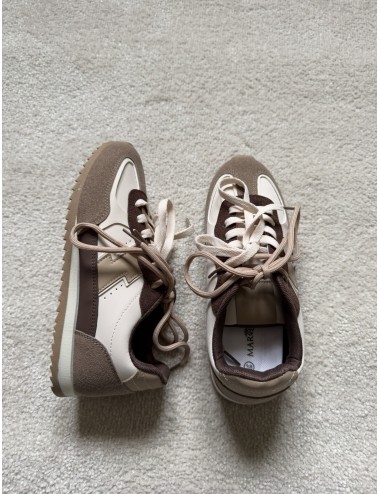 Baskets marrons et blanches double lacets