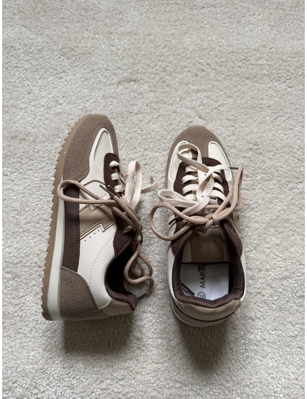 Baskets marrons et blanches double lacets