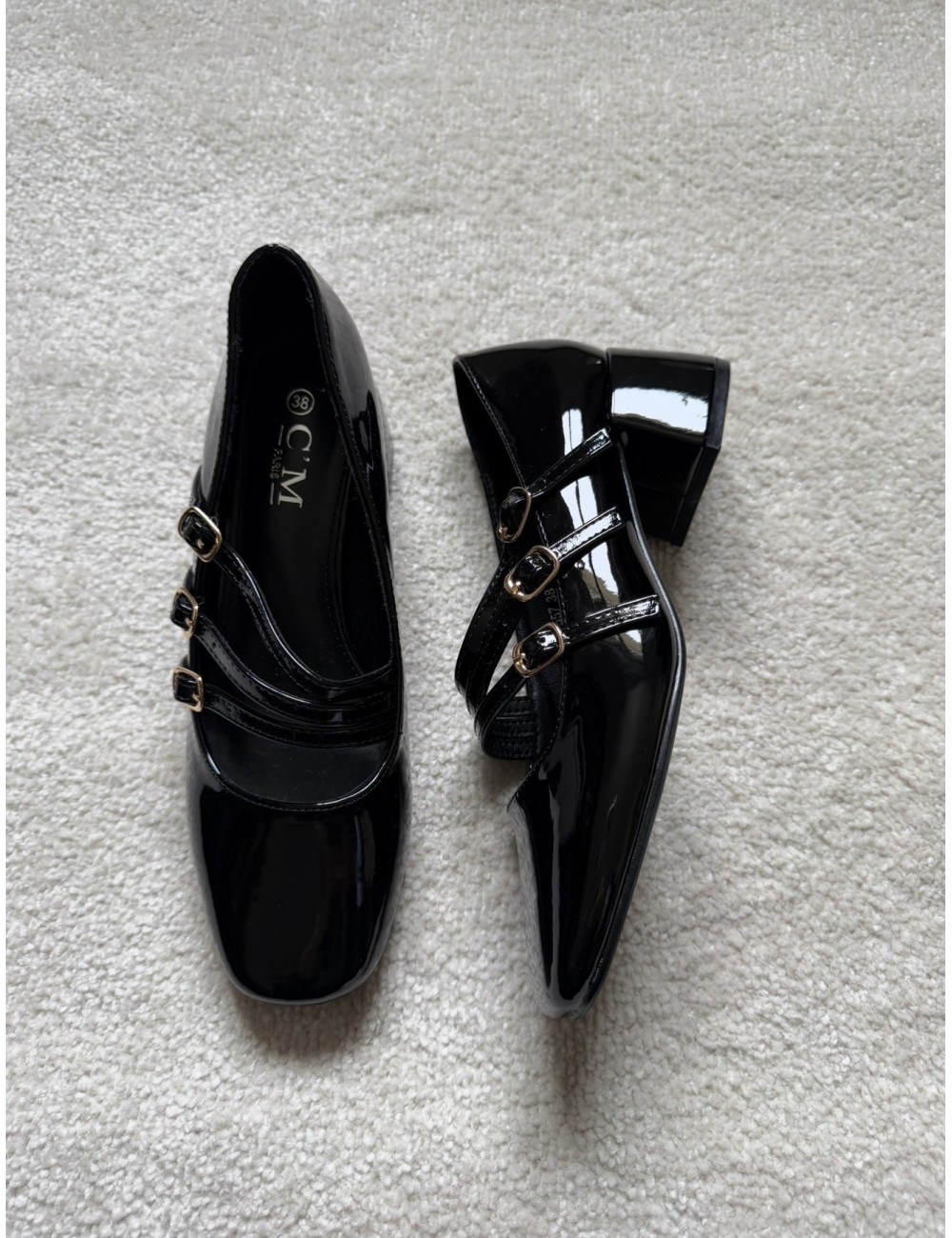 Babies noires vernies avec brides