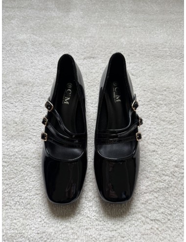 Babies noires vernies avec brides