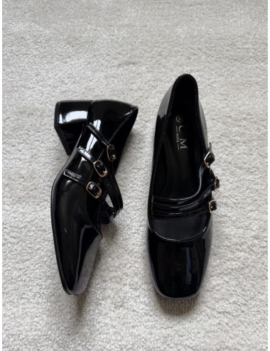 Babies noires vernies avec brides