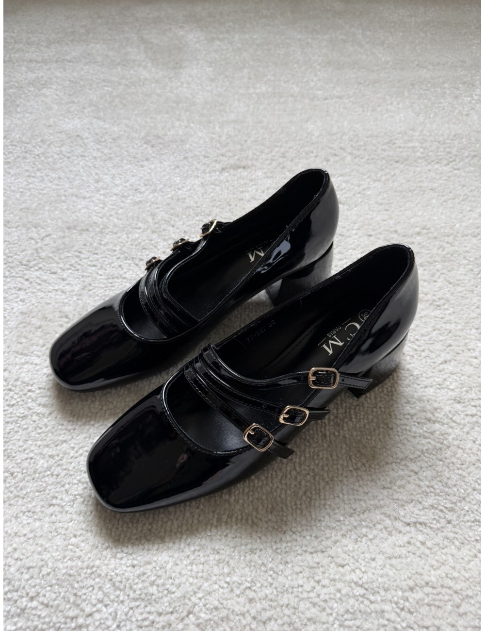 Babies noires vernies avec brides