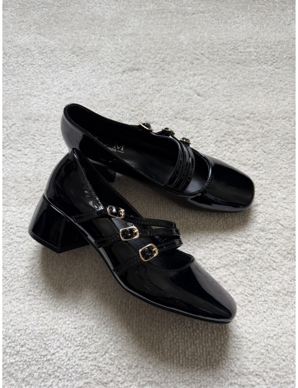 Babies noires vernies avec brides