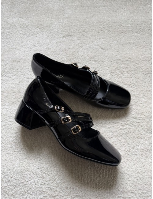 Babies noires vernies avec brides