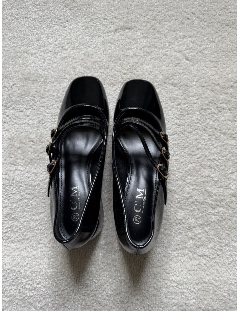 Babies noires vernies avec brides