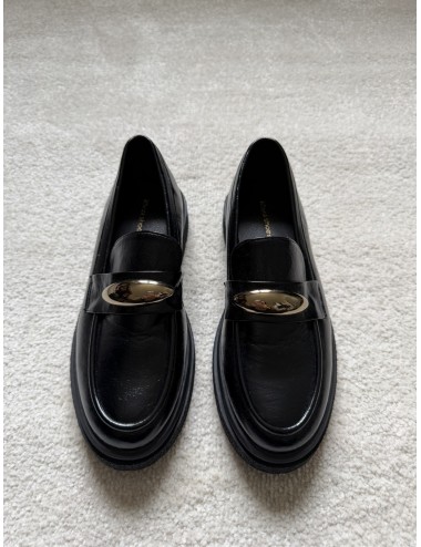 Mocassins noirs vernis bouclé dorée