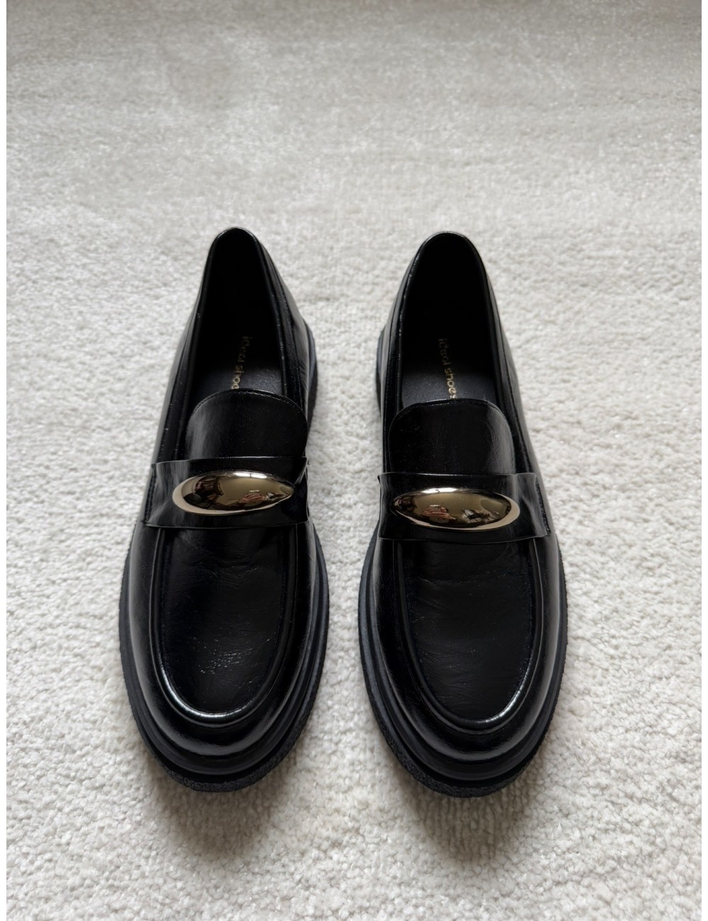 Mocassins noirs vernis bouclé dorée