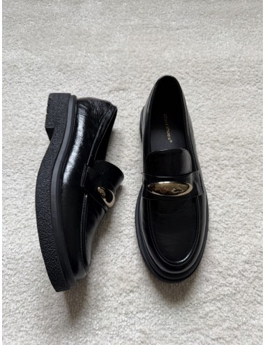 Mocassins noirs vernis bouclé dorée