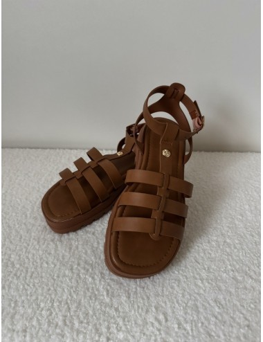 Sandales marrons avec détail doré