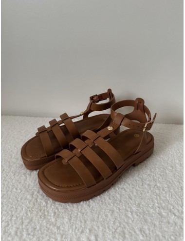 Sandales marrons avec détail doré