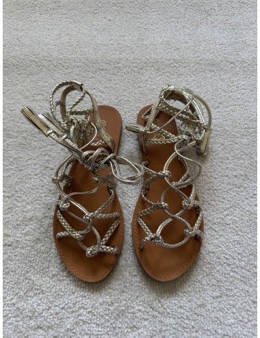 Sandales à lanières tressées
