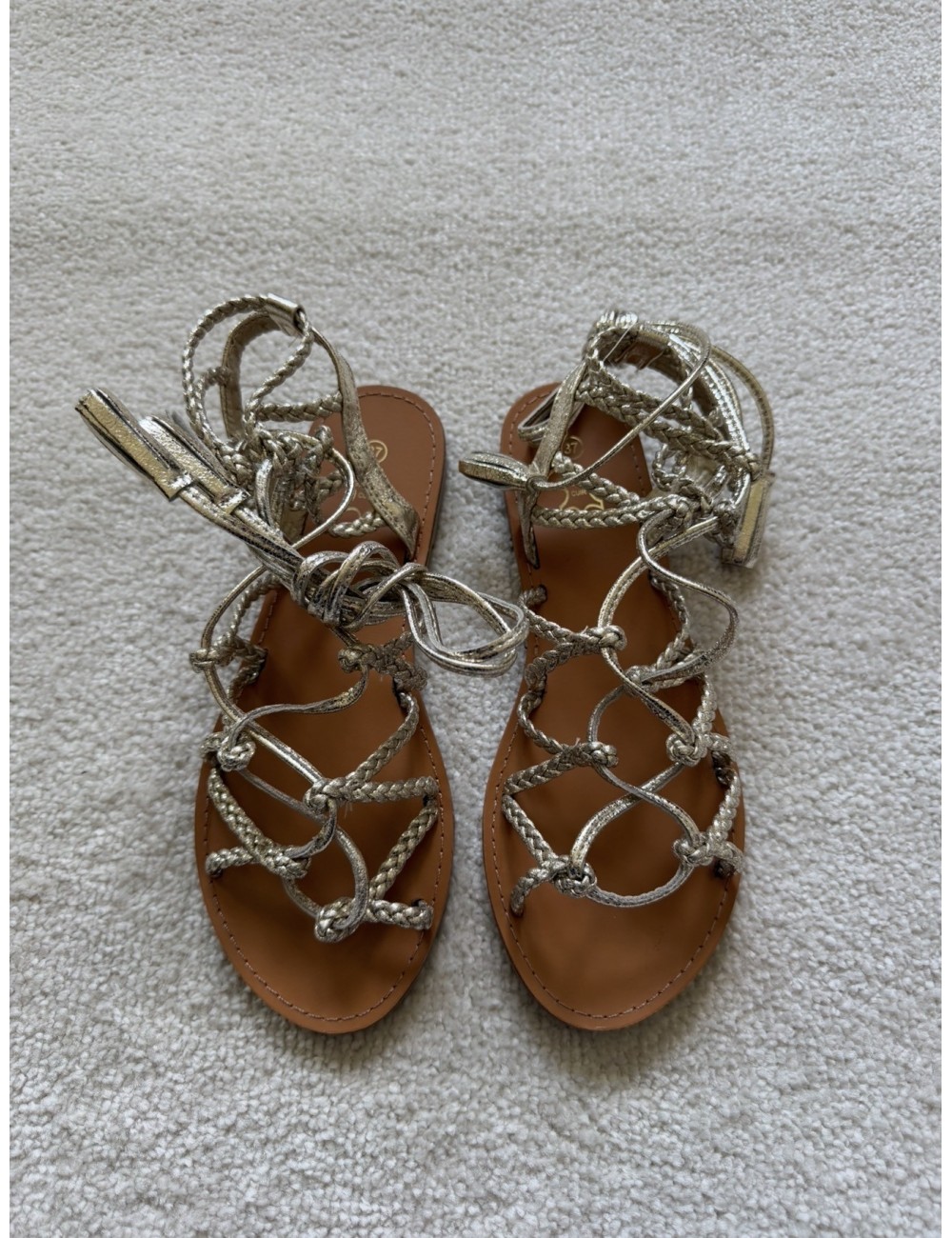 Sandales à lanières tressées