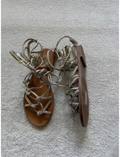 Sandales à lanières tressées