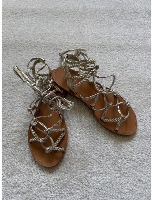 Sandales à lanières tressées