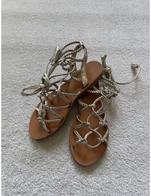 Sandales à lanières tressées