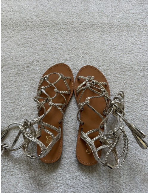 Sandales à lanières tressées