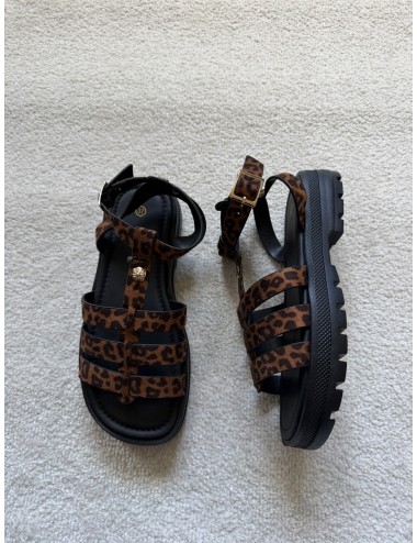 Sandales marrons avec détail doré