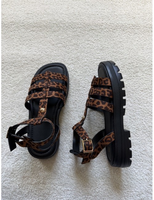 Sandales marrons avec détail doré