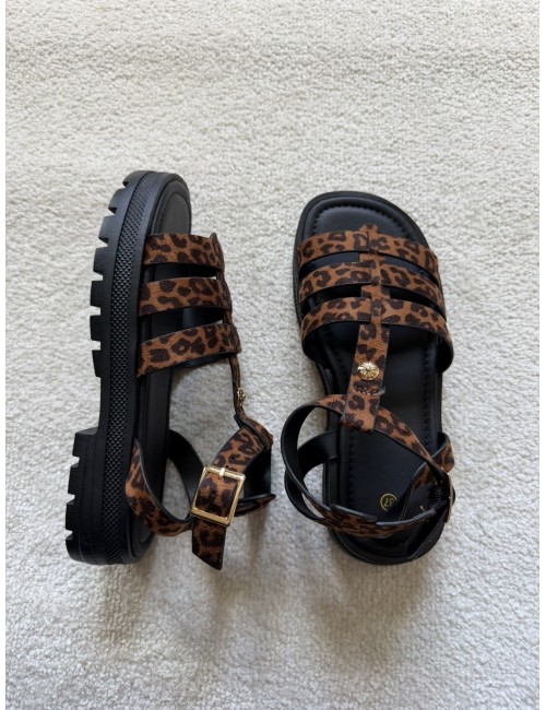 Sandales marrons avec détail doré